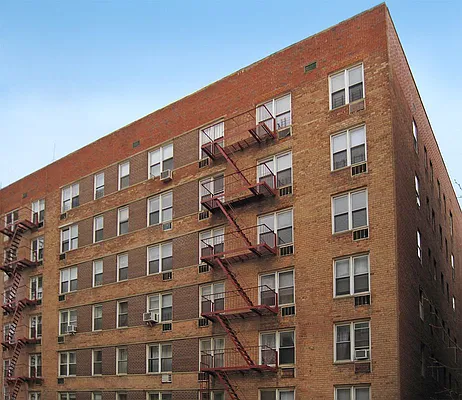 Sold by Dom Realty | media 7