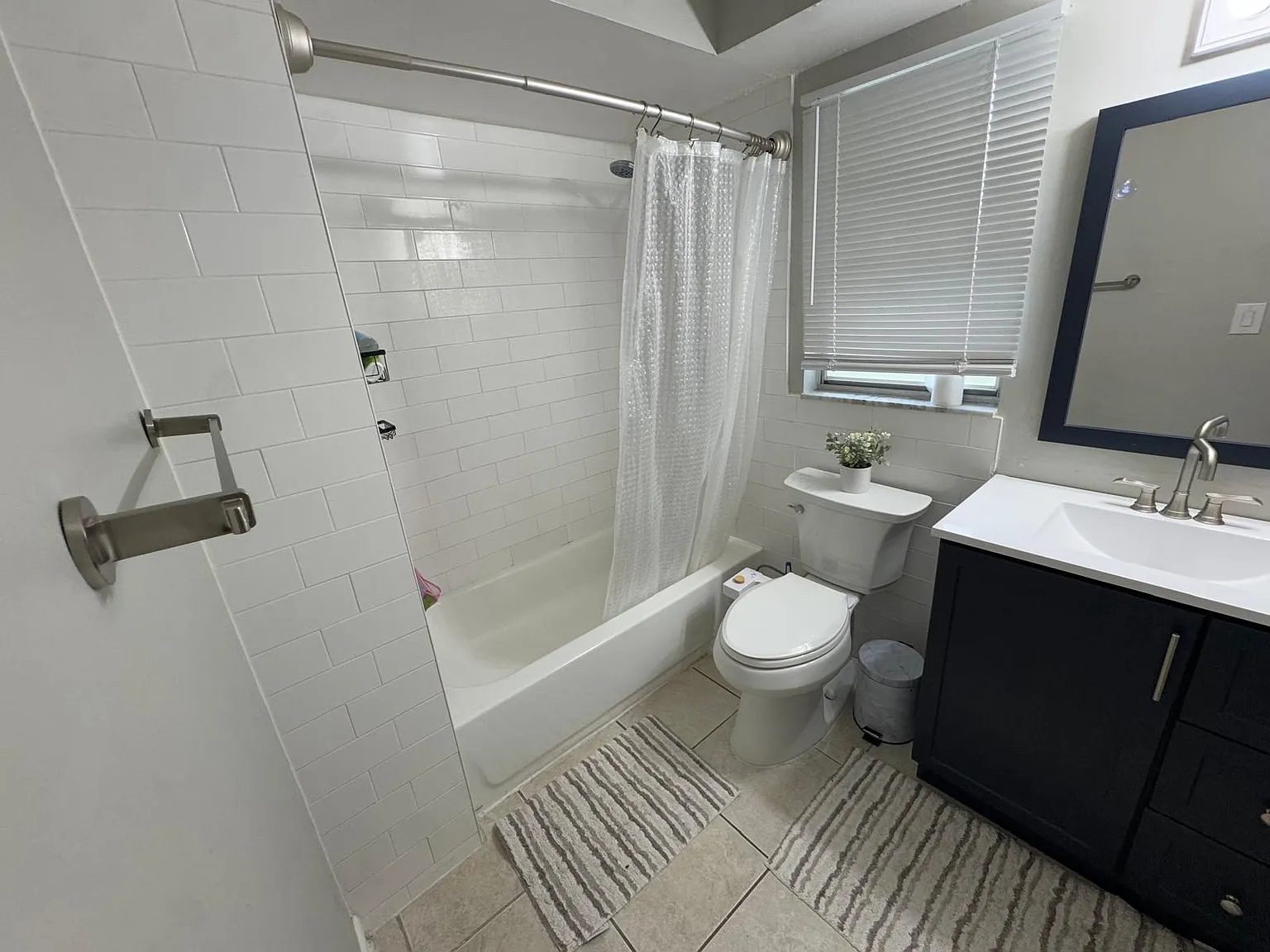 2 bed, 840 sqft, $1,700 — Photo 3