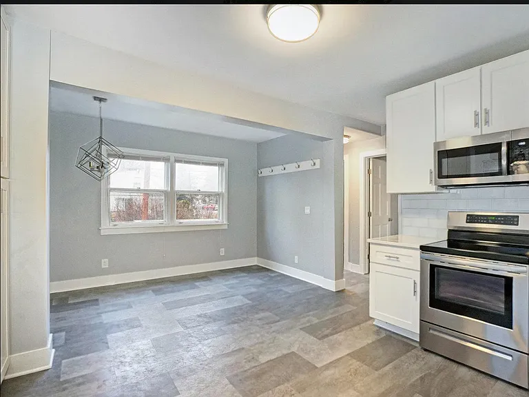 901 Sarasota Ave SE — Photo 2