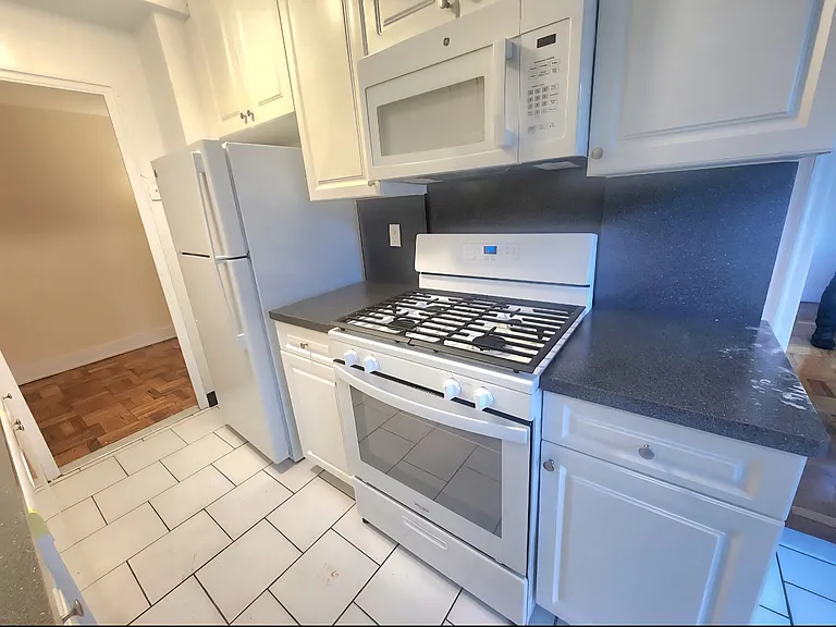 192-45 71st Cres #3A — Photo 6