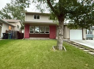 172 Castleglen Way NE, Calgary, AB T3J 1V6