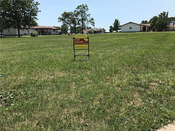 3rd image of Lynnewood Ln