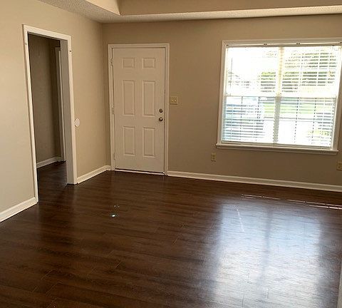 2nd image of 3010 Kensington Ln