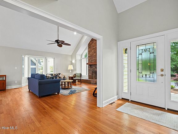 3rd image of 1714 Oakbrook Drive SW