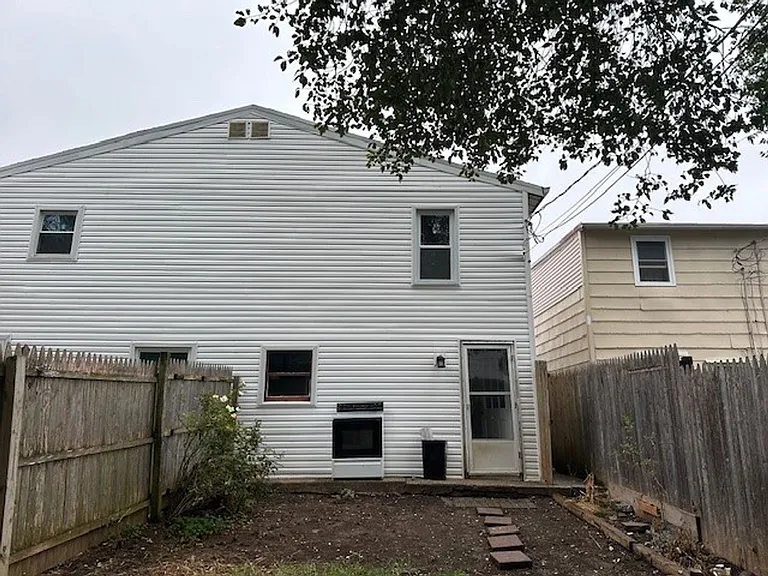 203 N Duke St — Photo 12