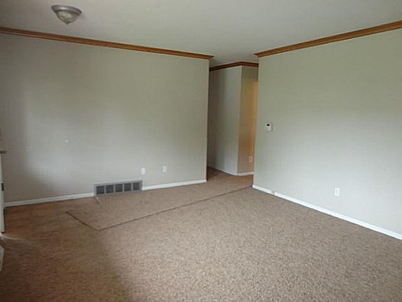 3rd image of 105 Rossway Ave