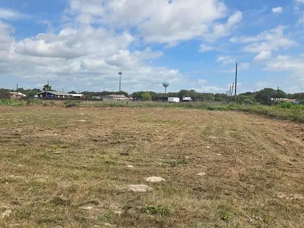 1715 S Verne St, Rockport, TX 78382
