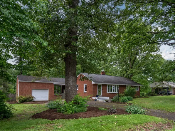 3 Westwood Dr, Fredericksburg, VA 22405