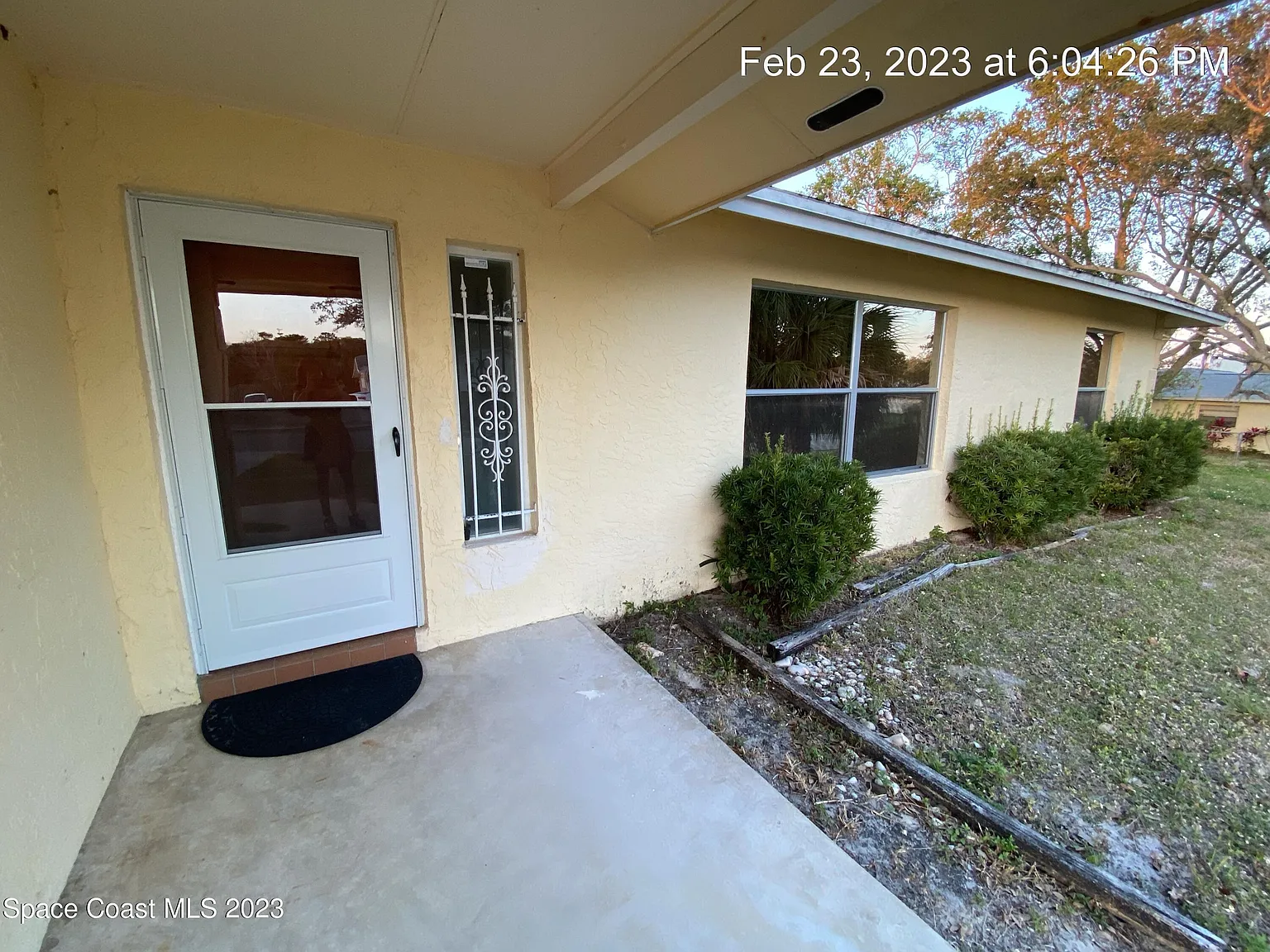 4 bed, 2.0 bath, 1759 sqft, $2,300 — Photo 2