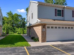 322 Kettle Moraine Dr N APT 1, Slinger, WI 53086