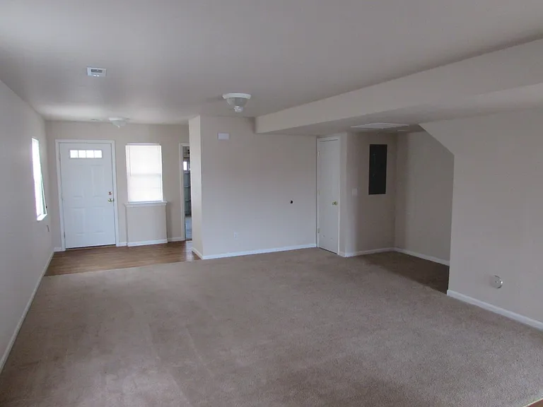 106 Daniels Ct — Photo 3