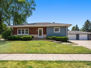 1765 Chatham Dr, Oshkosh, WI 54904
