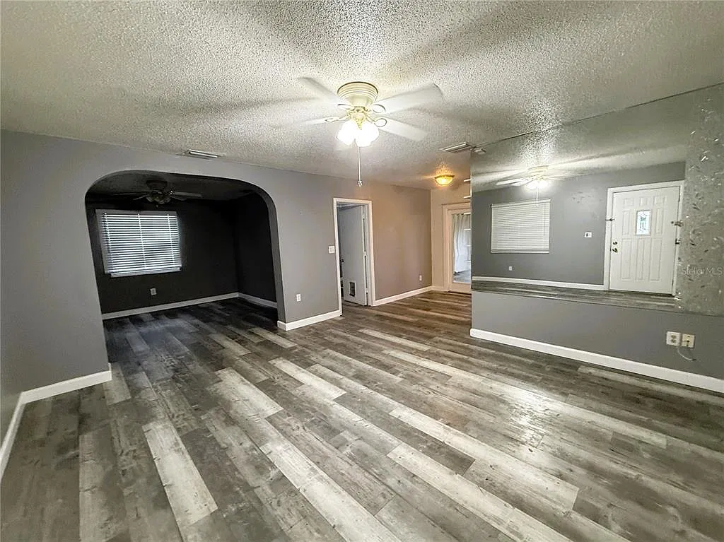 3 bed, 1.0 bath, 1218 sqft, $2,400 — Photo 4
