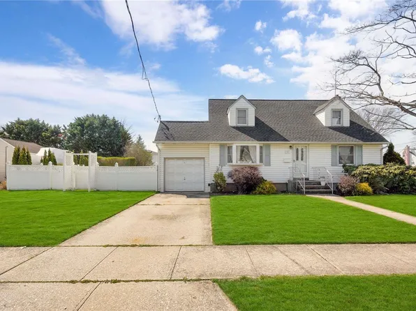 30 Charles Avenue, Massapequa Park, NY 11762