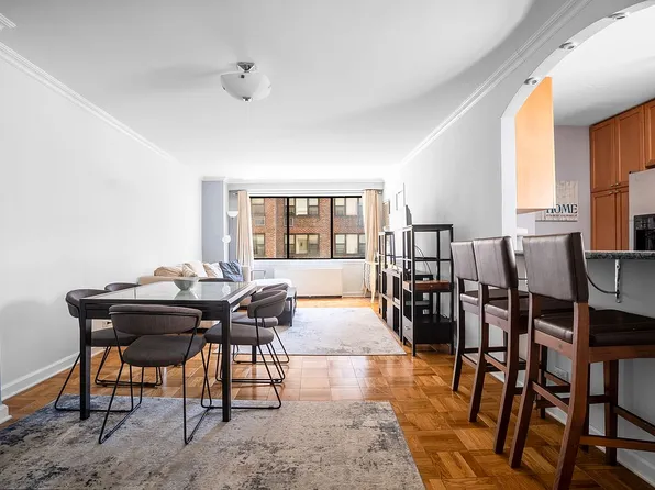 345 E 73rd St APT 2B, New York, NY 10021