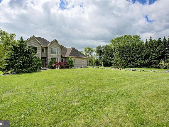 3rd image of 19110 Woodhill Dr