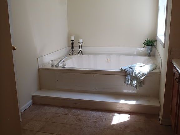 4th image of 4022 River Rock Way
