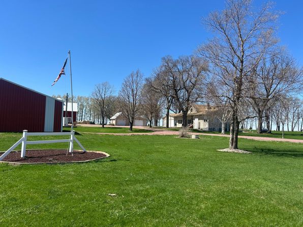 12071 Roberts Ave, Dundee, MN 56131