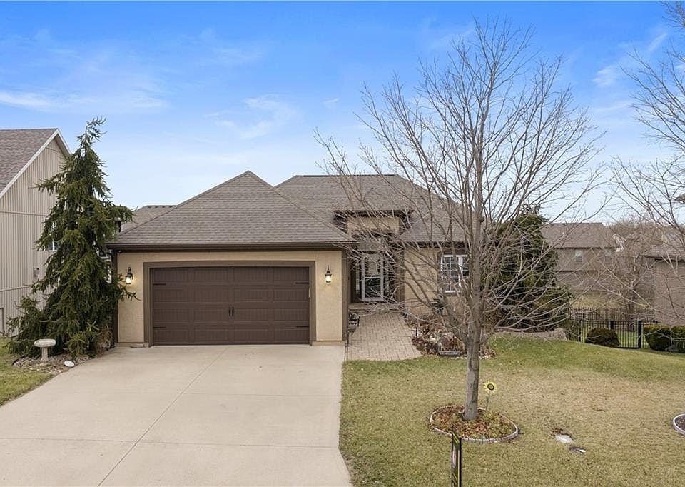 1st image of 2311 NW Hedgewood Dr