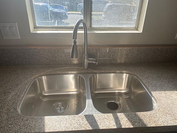 4th image of 2545 Hayes Dr #1