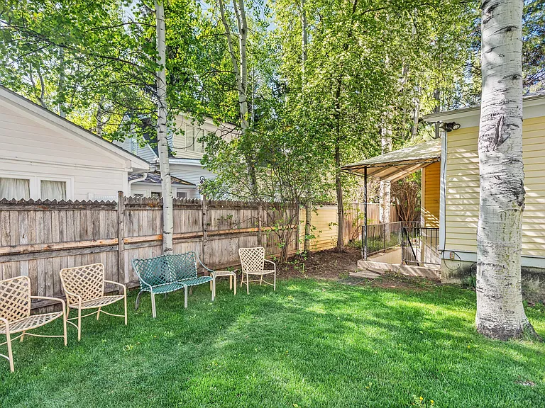 406 W Smuggler St — Photo 33