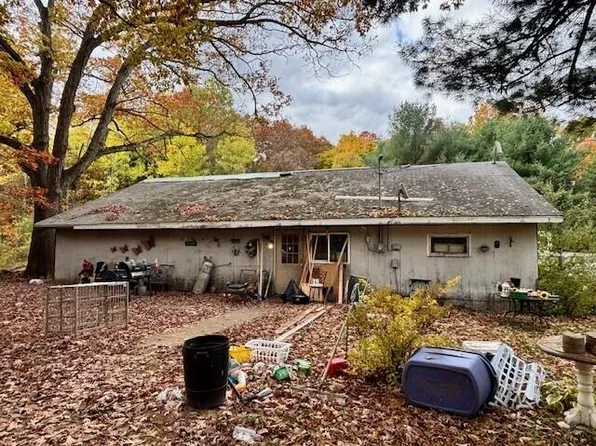 5912 W 96th St, Fremont, MI 49412