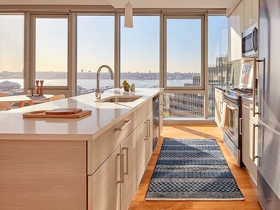 3rd image of 550 W 54th St APT 2000