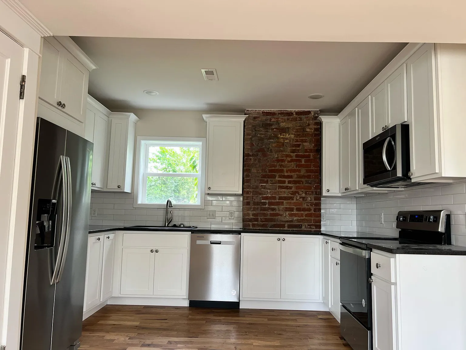 2 bed, 1200 sqft, $1,500 — Photo 2
