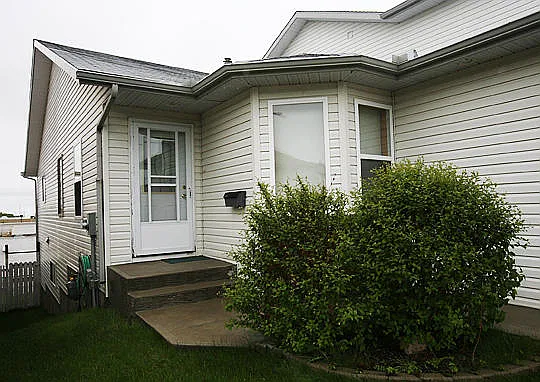Wonderful two bedroom, two bath home On the Lake — Photo 2