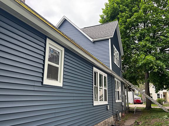 3rd image of 940 Hovey St SW