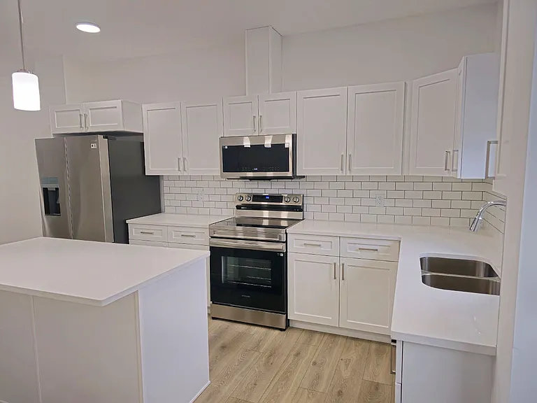 63 Fenwyck Blvd — Photo 29