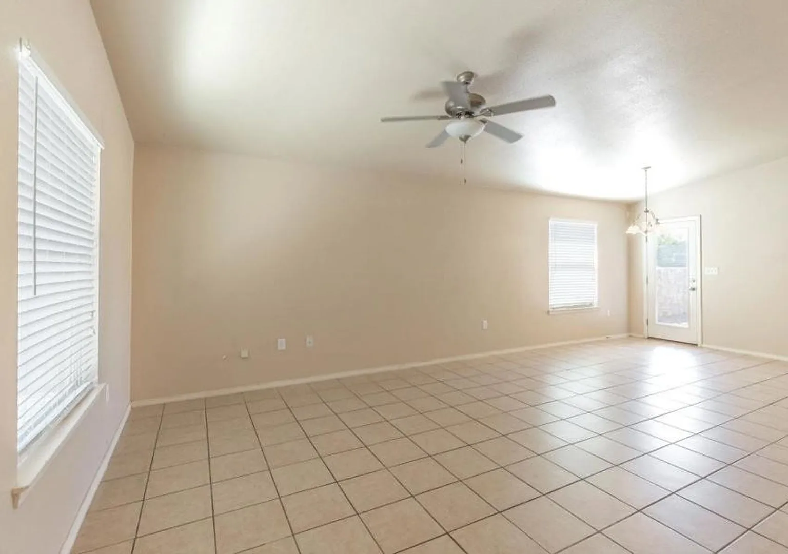 Charming 3 bedroom, 2 bath in Northeast El Paso! — Photo 2
