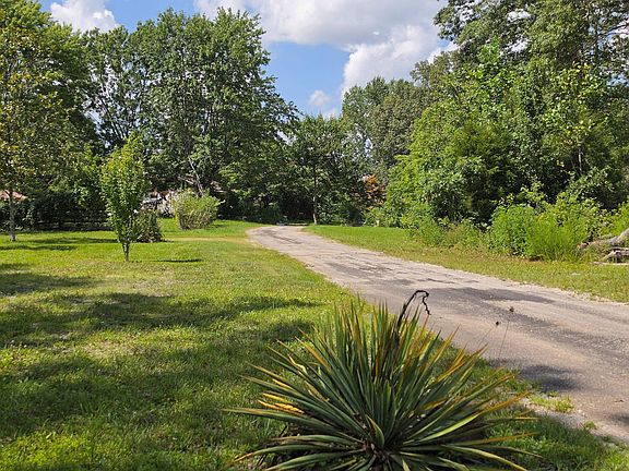 4th image of 572 Zion Cemetery Rd