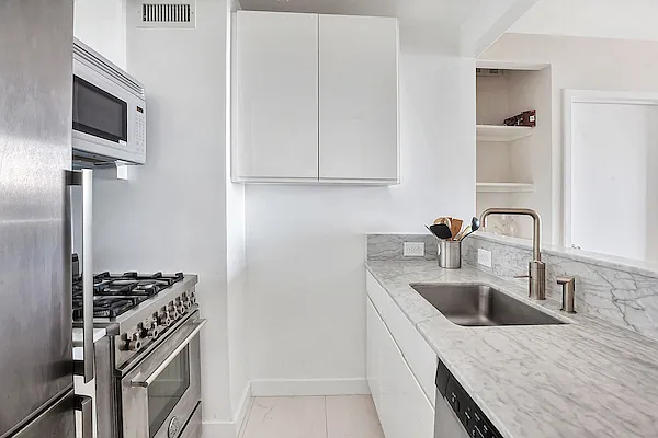 Rented by Douglas Elliman | media 6