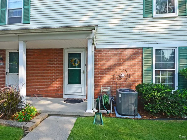 24622 Spring Ln, Harrison Township, MI 48045