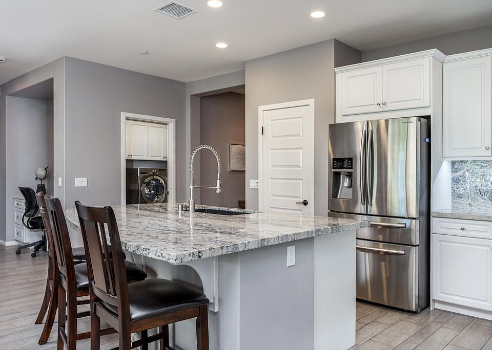 1st image of 82834 Kingsboro Ln