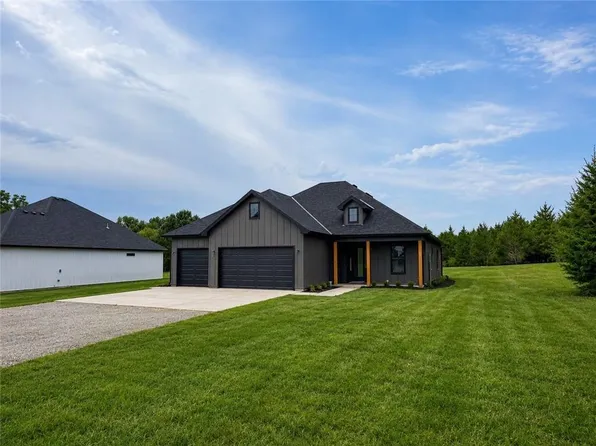 324 NE 51st Rd, Warrensburg, MO 64093