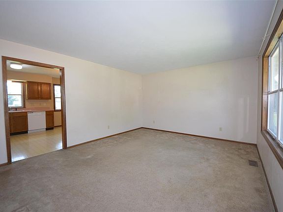 2nd image of 730 Knob Hill Dr