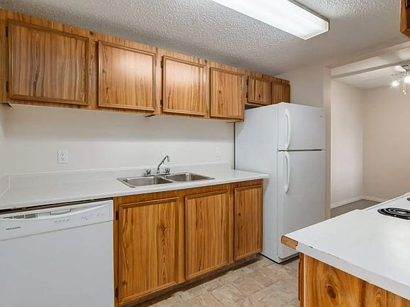 5th image of 1 Hooke Rd NW #983