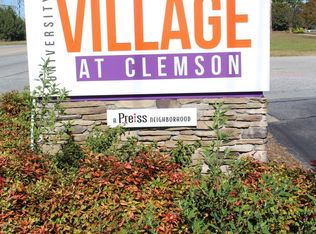 186 University Village Dr APT F, Central, SC 29630