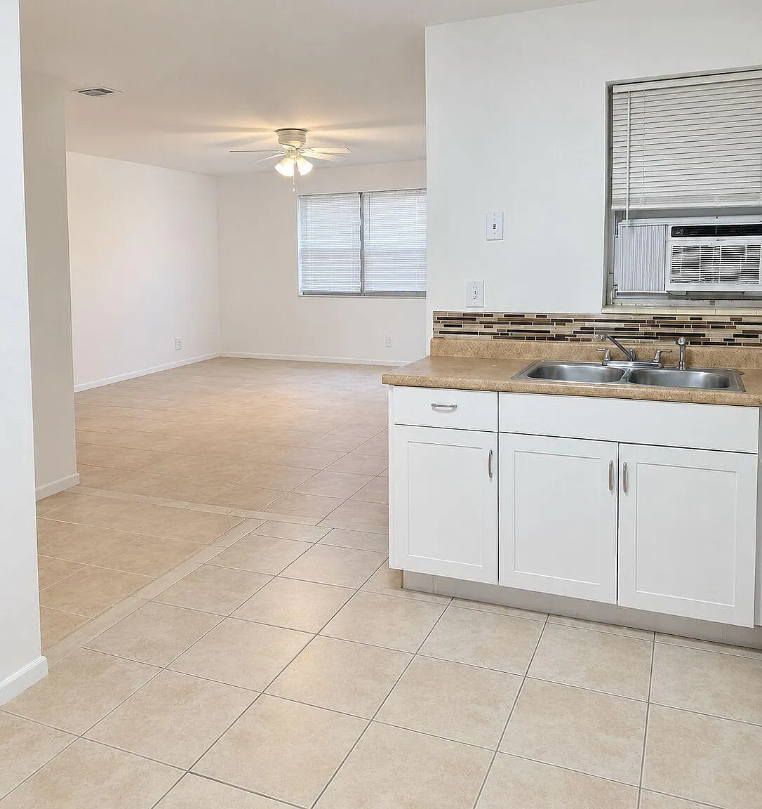 2 bed, 1.5 bath, 3106 sqft, $2,000 — Photo 4