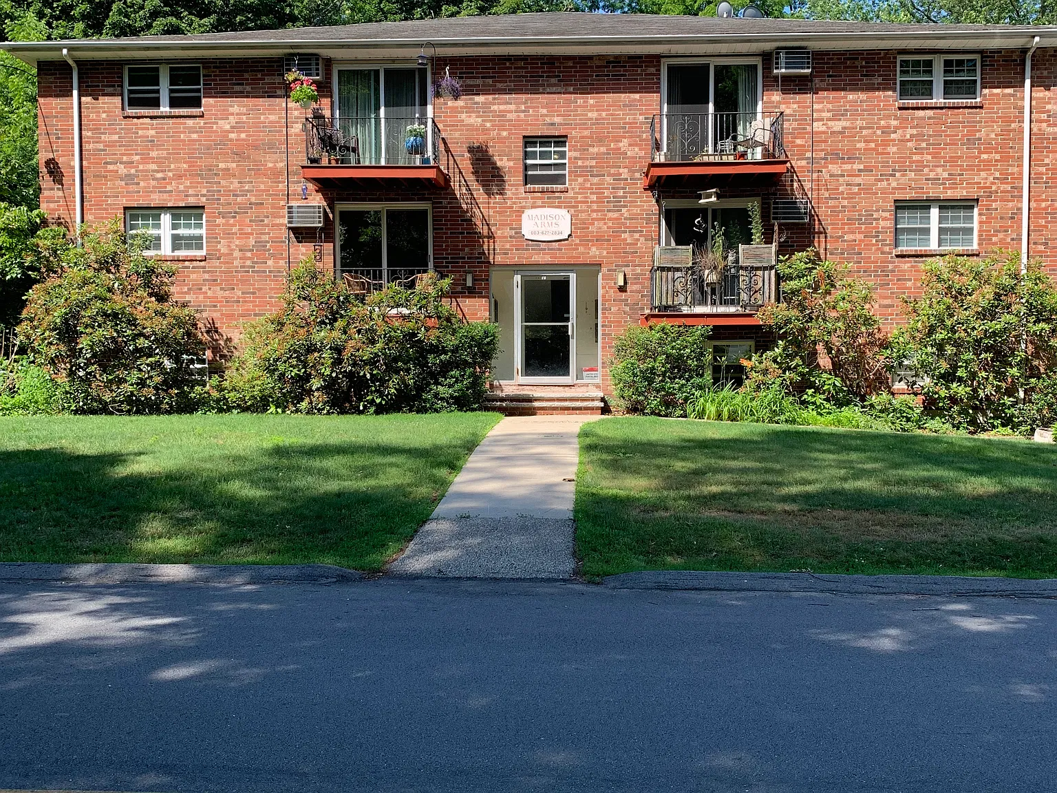 2 bed, 800 sqft, $1,900 — Photo 2