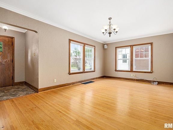 4th image of 2410 W Ayres Ave