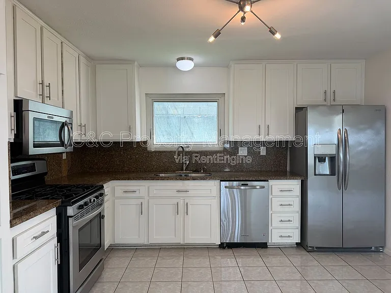 1862 Hanford Dr — Photo 3