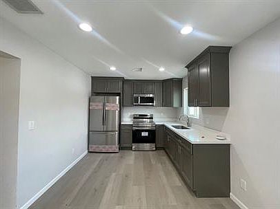 2nd image of 818 Delmas Ave #3