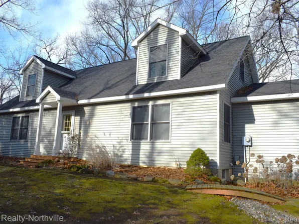 5995 Seymour Rd, Jackson, MI 49201