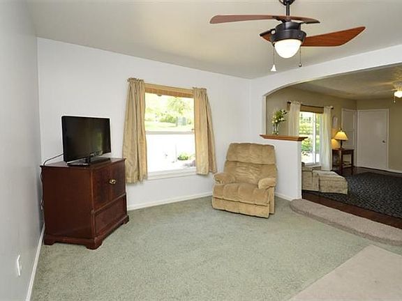 4th image of 1486 W Meadowbrook Dr