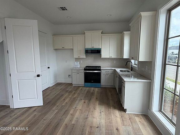 5th image of 905 Broyles St #401