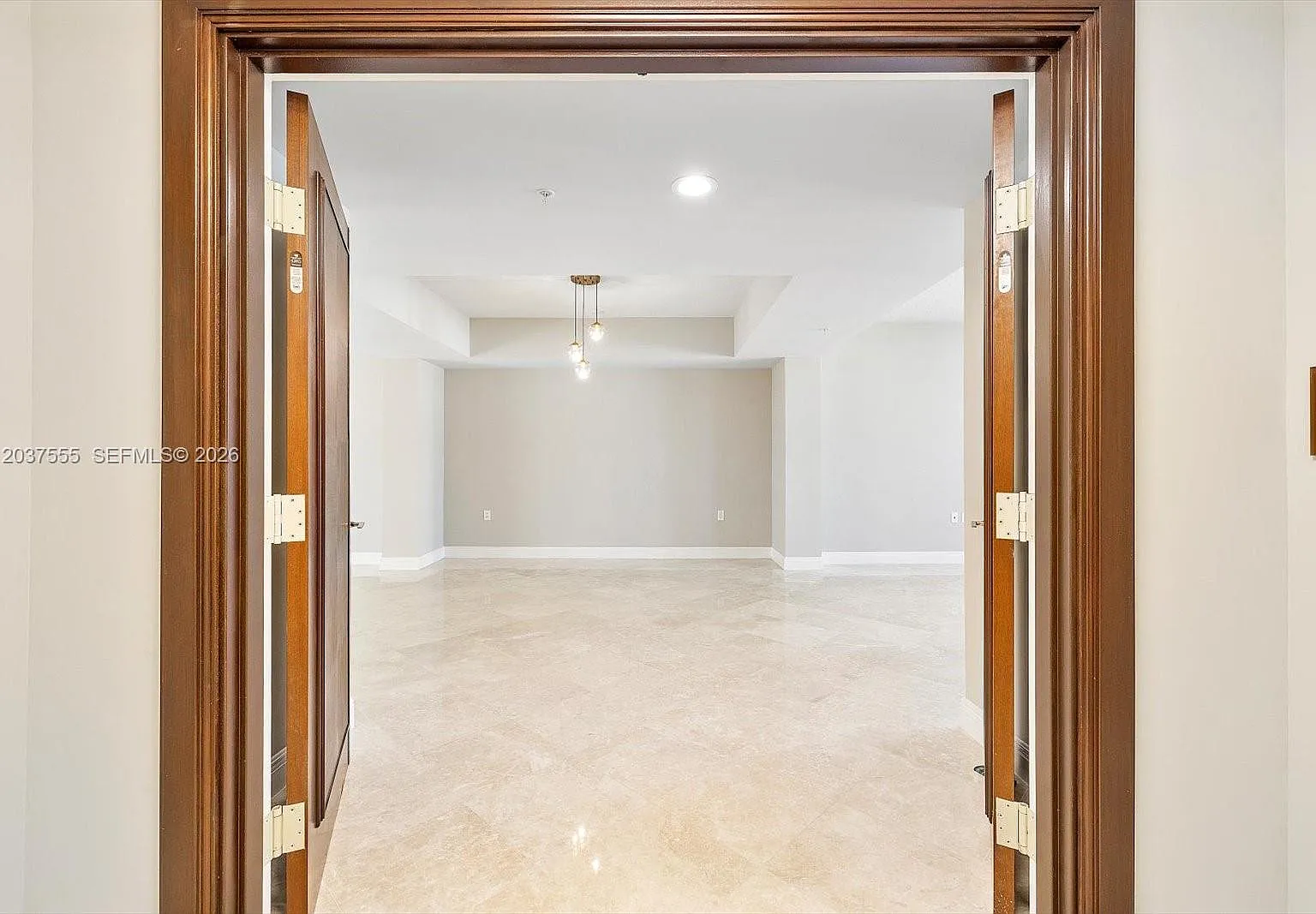 Sayan Condo — Photo 3