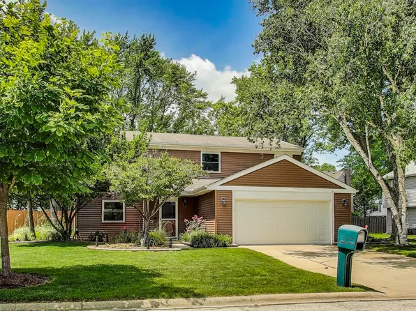 106 Asheville Ct, Vernon Hills, IL 60061